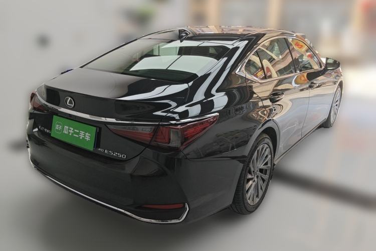 Used Lexus ES 2023 200 Excellence Edition Rear Right 45 Deg
