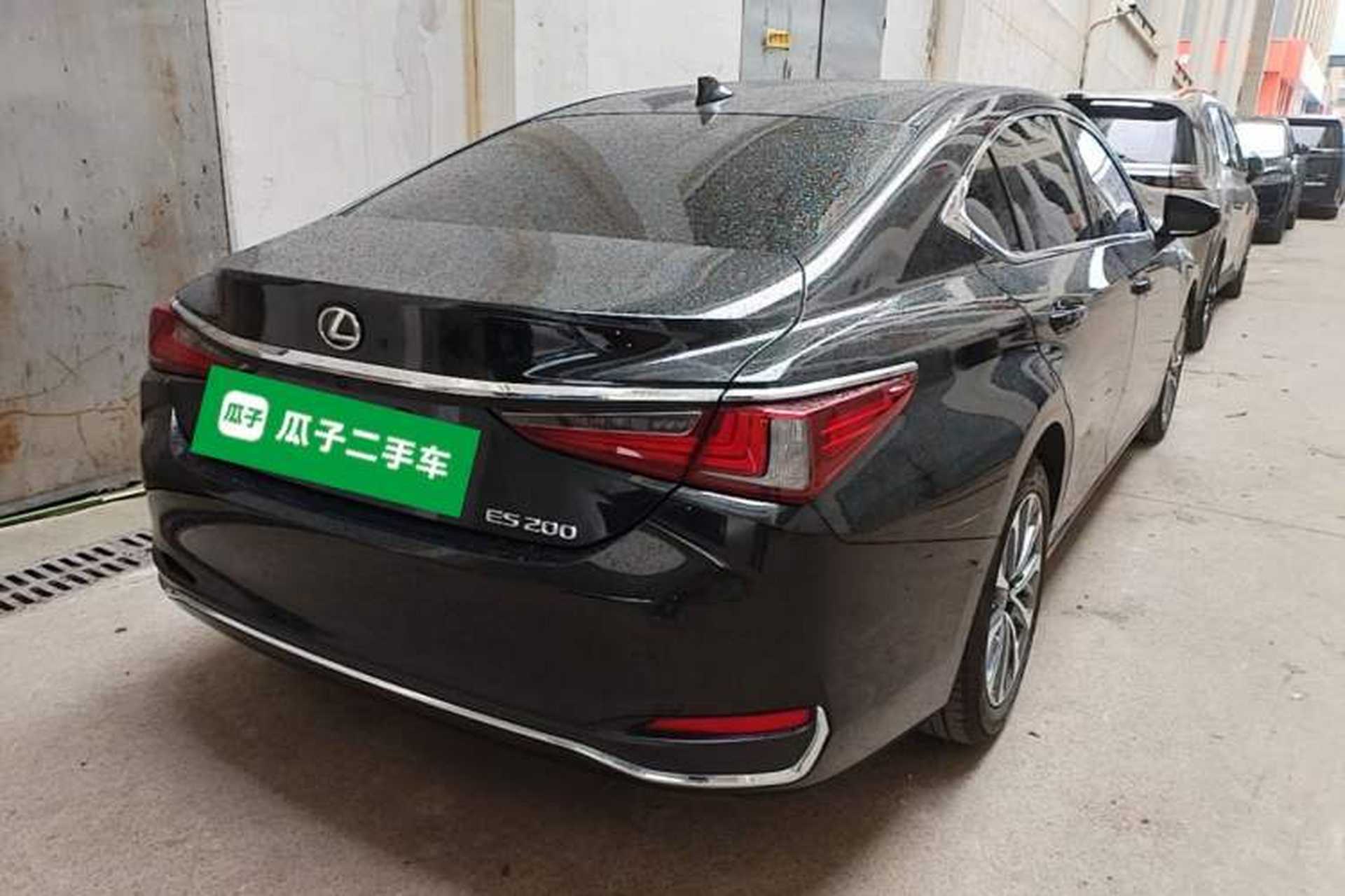 Used Lexus ES 2023 200 Excellence Edition Rear Right 45 Deg