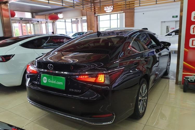 Used Lexus ES 2023 200 Excellence Edition Rear Right 45 Deg