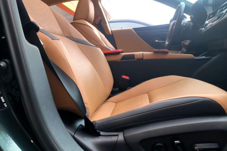 Used Lexus ES 2023 200 Excellence Edition Right Front Seat