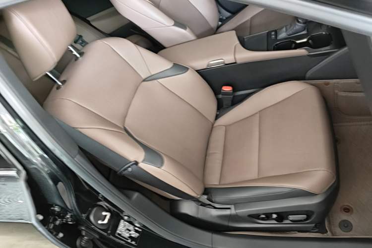 Used Lexus ES 2023 200 Excellence Edition Right Front Seat