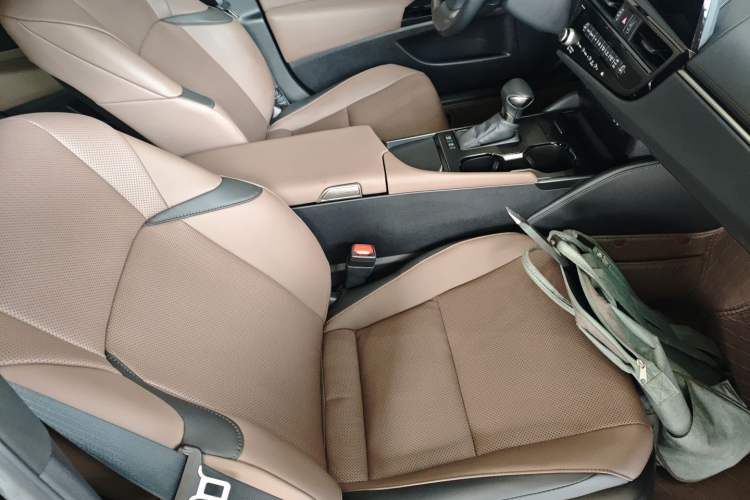 Used Lexus ES 2023 200 Excellence Edition Right Front Seat