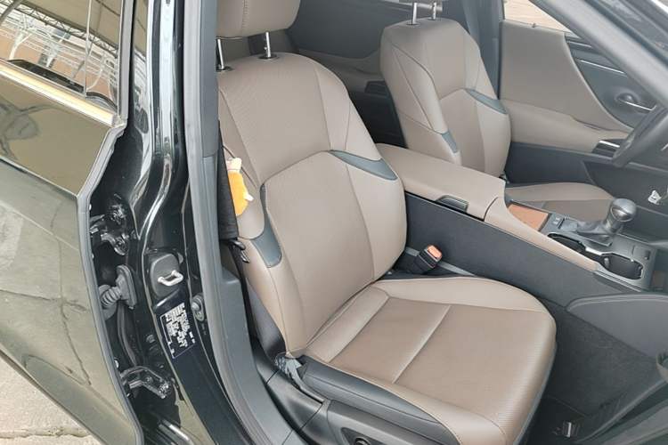 Used Lexus ES 2023 200 Excellence Edition Right Front Seat