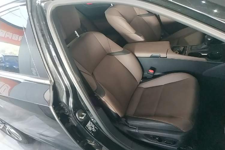 Used Lexus ES 2023 200 Excellence Edition Right Front Seat