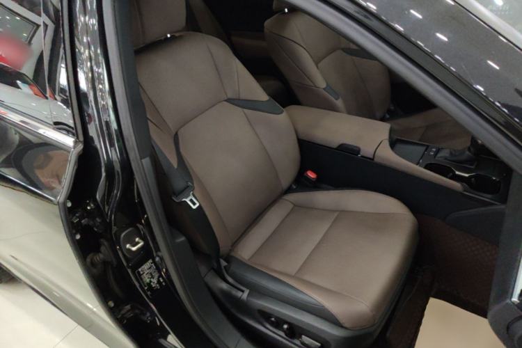 Used Lexus ES 2023 200 Excellence Edition Right Front Seat
