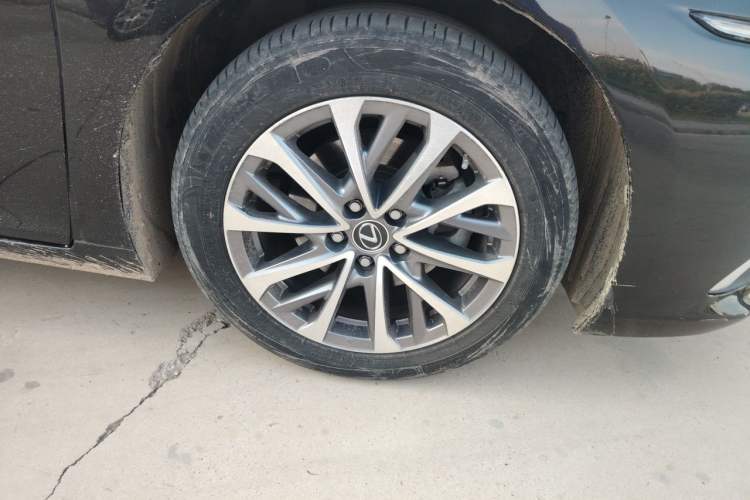 Used Lexus ES 2023 200 Excellence Edition Right Front Wheel Hub