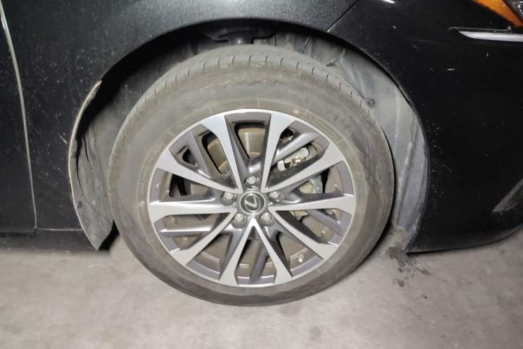 Used Lexus ES 2023 200 Excellence Edition Right Front Wheel Hub