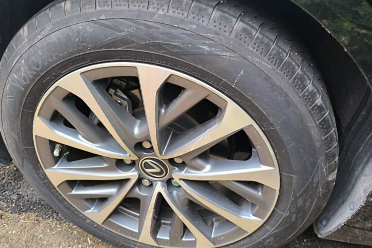 Used Lexus ES 2023 200 Excellence Edition Right Front Wheel Hub