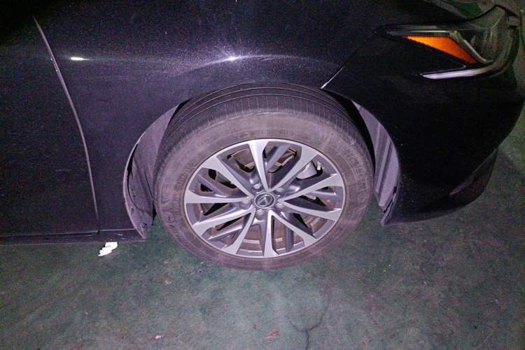 Used Lexus ES 2023 200 Excellence Edition Right Front Wheel Hub
