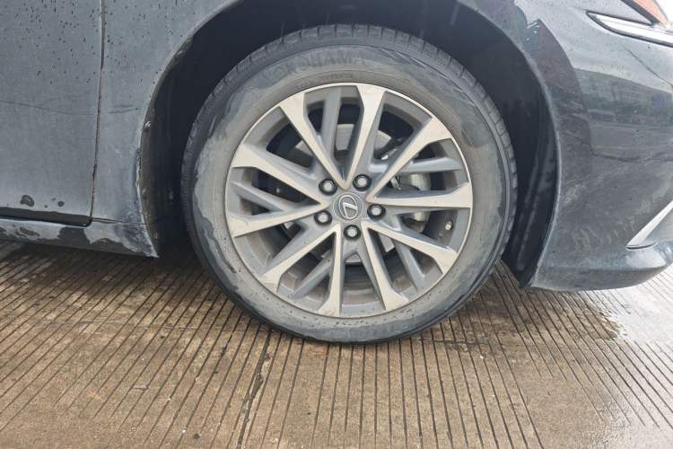 Used Lexus ES 2023 200 Excellence Edition Right Front Wheel Hub