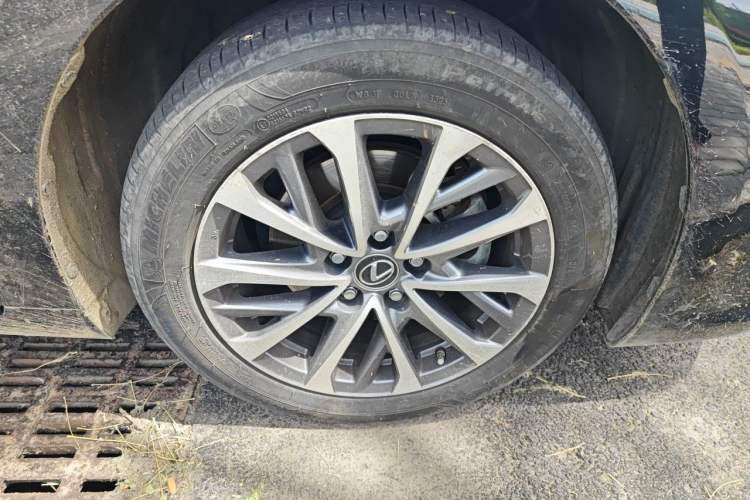 Used Lexus ES 2023 200 Excellence Edition Right Front Wheel Hub