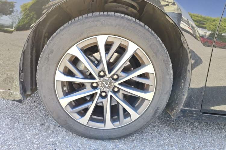 Used Lexus ES 2023 260 Excellence Edition Right Front Wheel Hub