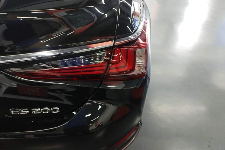 Used Lexus ES 2023 200 Excellence Edition Right Rear Taillight