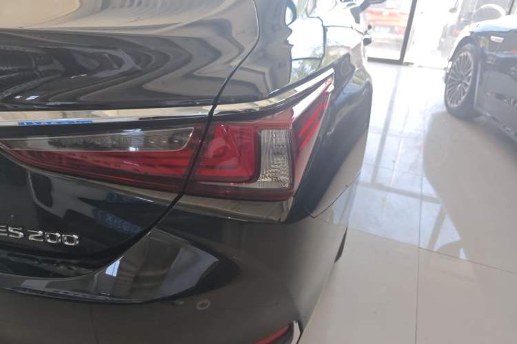 Used Lexus ES 2023 200 Excellence Edition Right Rear Taillight