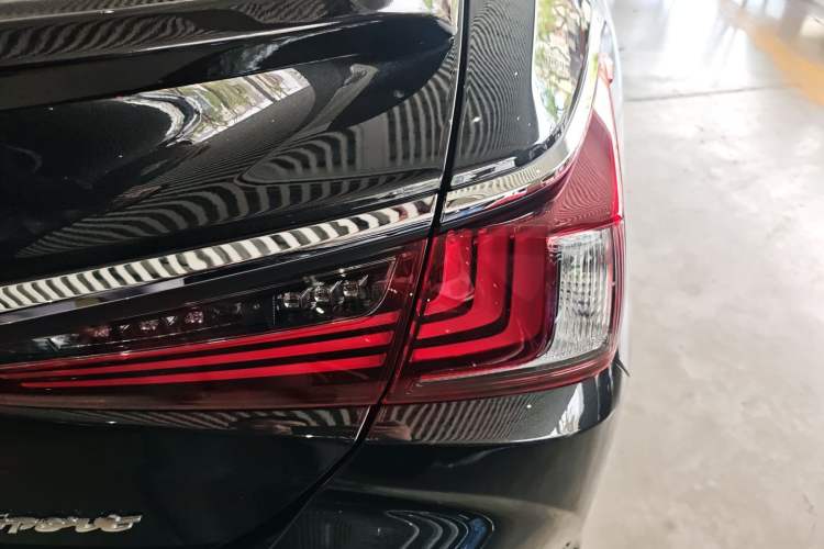 Used Lexus ES 2023 200 Excellence Edition Right Rear Taillight