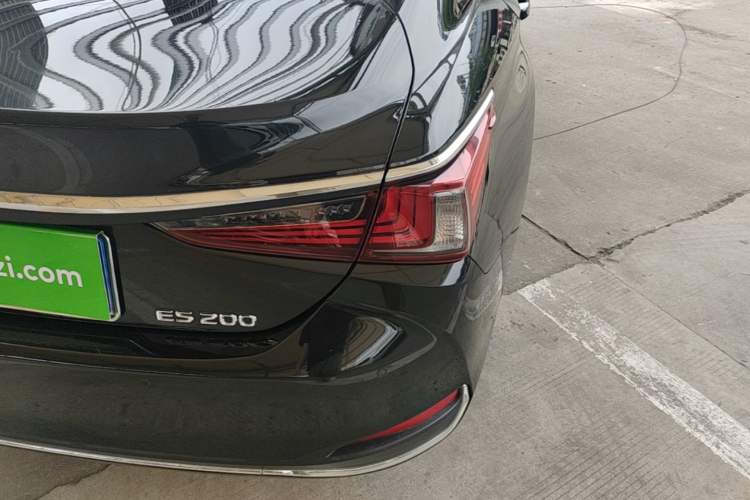 Used Lexus ES 2023 200 Excellence Edition Right Rear Taillight