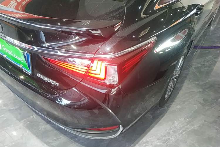 Used Lexus ES 2023 200 Excellence Edition Right Rear Taillight