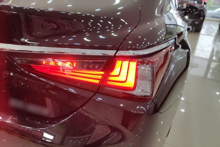 Used Lexus ES 2023 200 Excellence Edition Right Rear Taillight