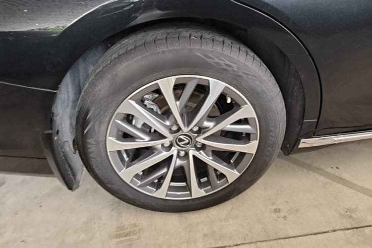 Used Lexus ES 2023 200 Excellence Edition Right Rear Wheel Hub