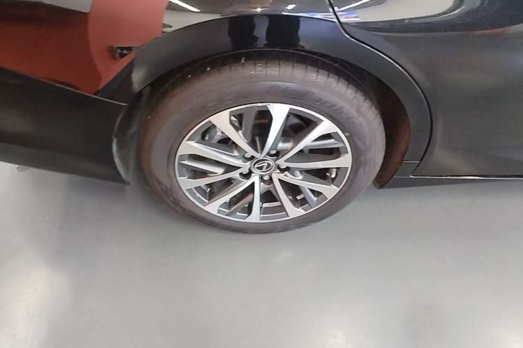 Used Lexus ES 2023 200 Excellence Edition Right Rear Wheel Hub