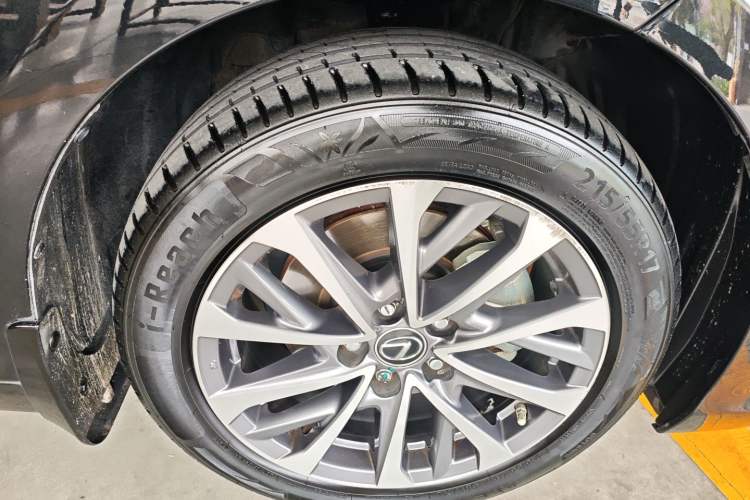 Used Lexus ES 2023 200 Excellence Edition Right Rear Wheel Hub