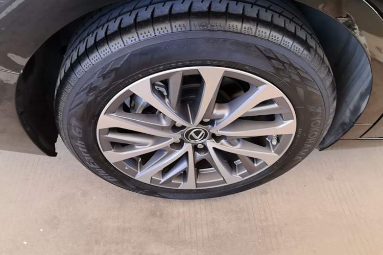 Used Lexus ES 2023 200 Excellence Edition Right Rear Wheel Hub
