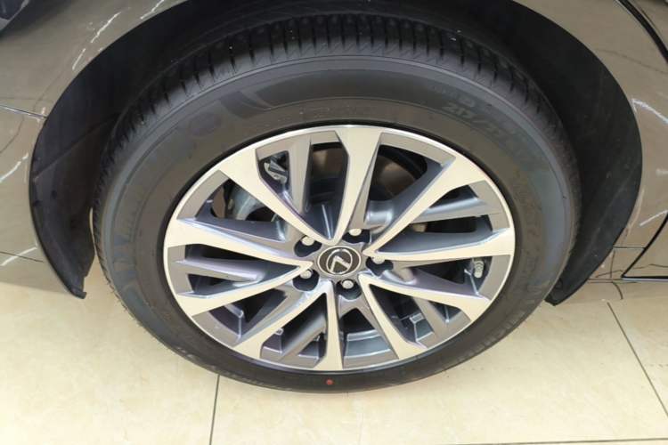 Used Lexus ES 2023 200 Excellence Edition Right Rear Wheel Hub