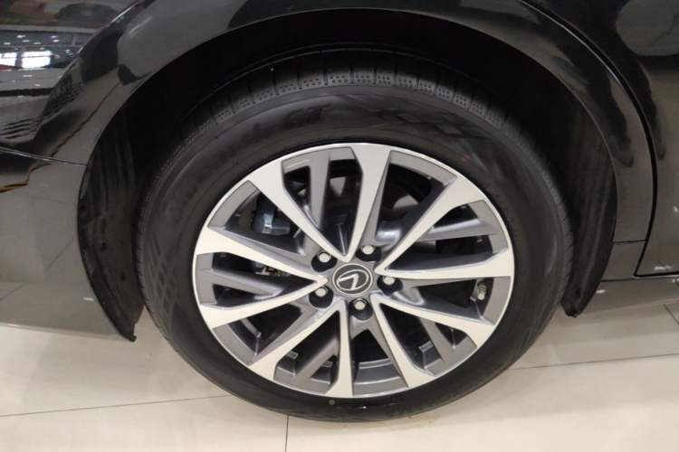 Used Lexus ES 2023 200 Excellence Edition Right Rear Wheel Hub