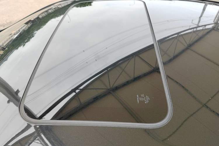 Used Lexus ES 2023 200 Excellence Edition Roof