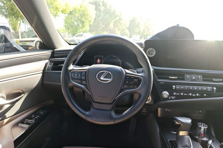 Used Lexus ES 2023 260 Excellence Edition Steering Wheel