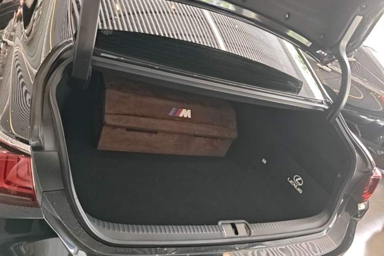 Used Lexus ES 2023 200 Excellence Edition Trunk