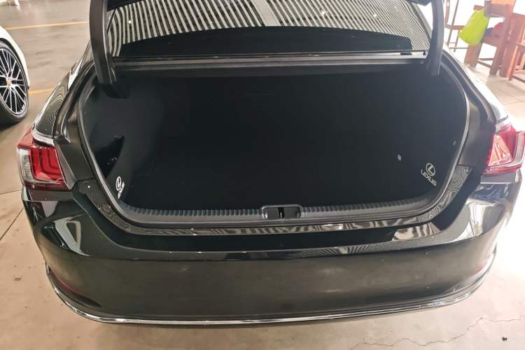 Used Lexus ES 2023 200 Excellence Edition Trunk