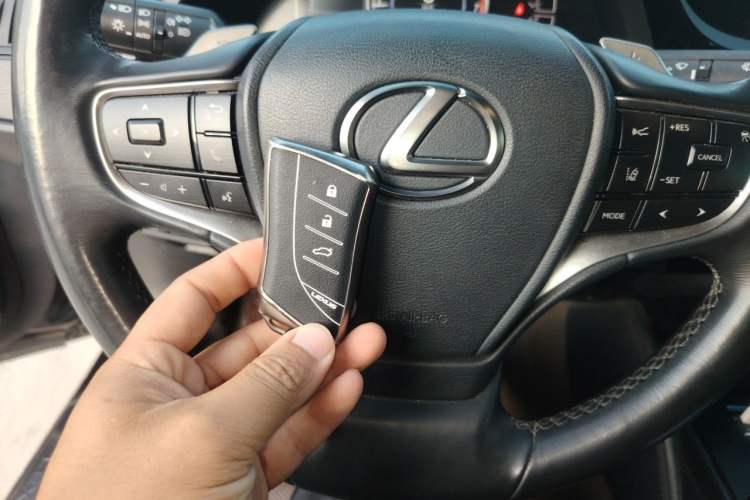 Used Lexus ES 2023 200 Excellence Edition Vehicle Key