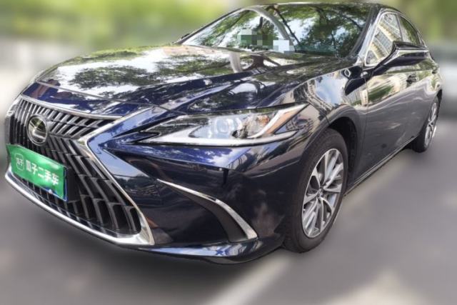 Używany Lexus ES 2023 200 Excellence Edition