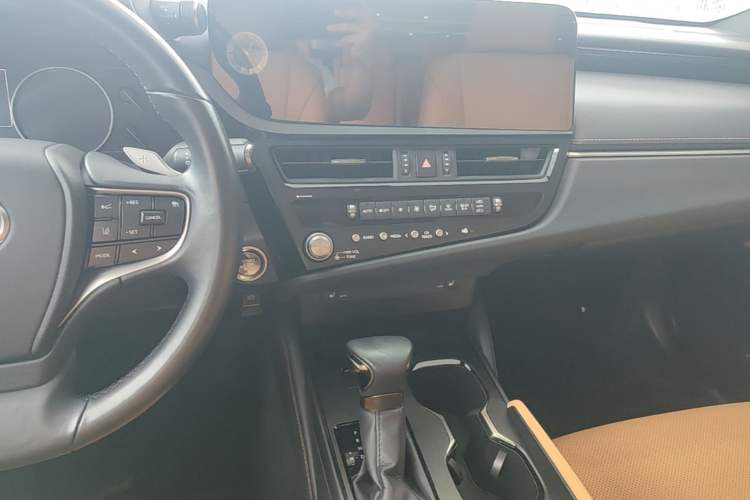 Used Lexus ES 2023 200 Excellence Edition Audio And AC Panel