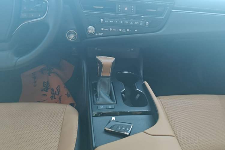 Used Lexus ES 2023 200 Excellence Edition Audio And AC Panel