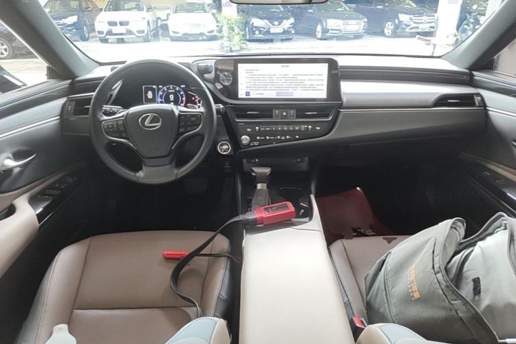 Used Lexus ES 2023 200 Excellence Edition Center Console