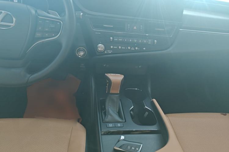 Used Lexus ES 2023 200 Excellence Edition Center Console