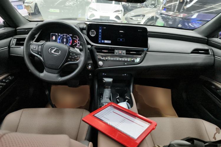 Used Lexus ES 2023 200 Excellence Edition Center Console
