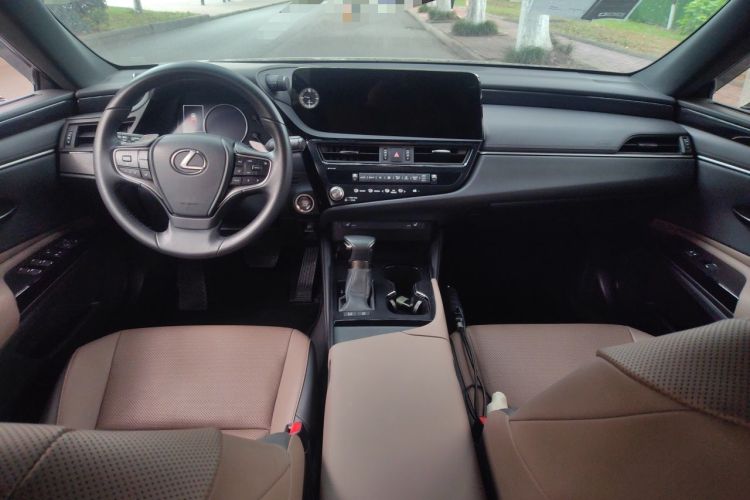 Used Lexus ES 2023 200 Excellence Edition Center Console