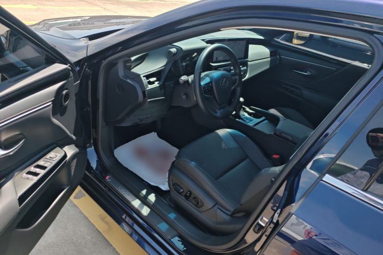 Used Lexus ES 2023 200 Excellence Edition Driver Seat