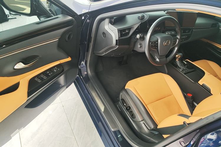Used Lexus ES 2023 200 Excellence Edition Driver Seat