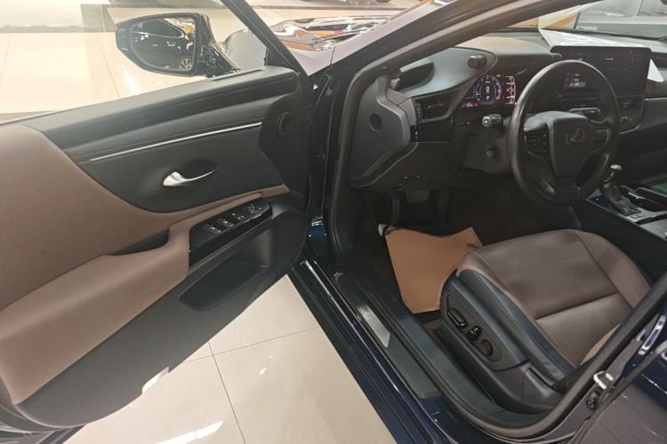 Used Lexus ES 2023 260 Excellence Edition Driver Seat