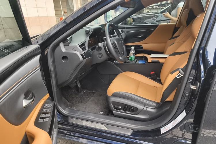 Used Lexus ES 2023 200 Excellence Edition Driver Seat