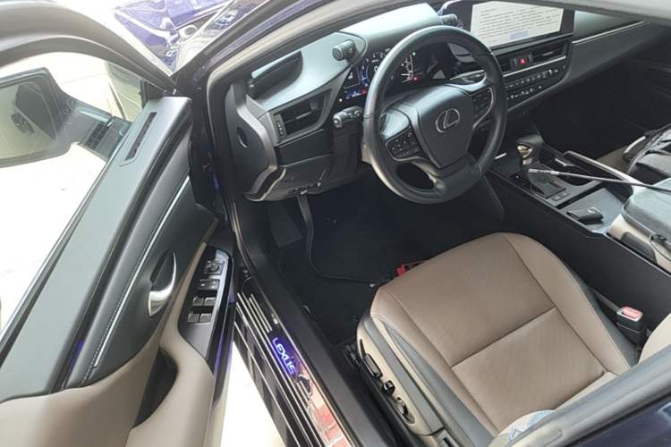 Used Lexus ES 2023 200 Excellence Edition Driver Seat