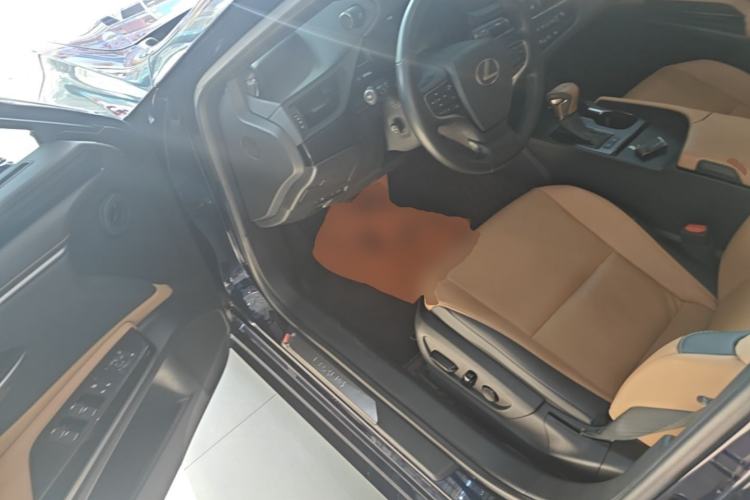 Used Lexus ES 2023 200 Excellence Edition Driver Seat