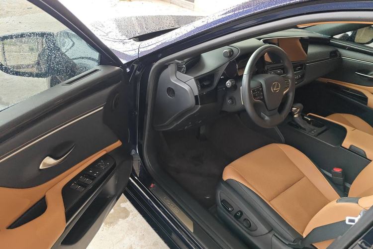 Used Lexus ES 2023 200 Excellence Edition Driver Seat