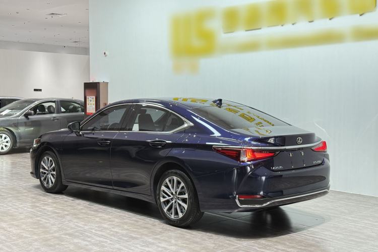 Used Lexus ES 2023 200 Excellence Edition Exterior 3