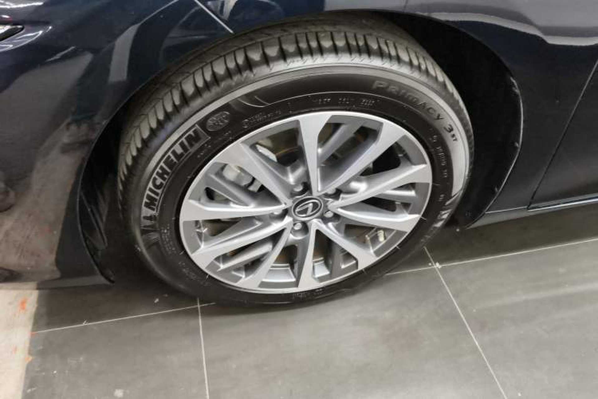 Used Lexus ES 2023 200 Excellence Edition Exterior 4