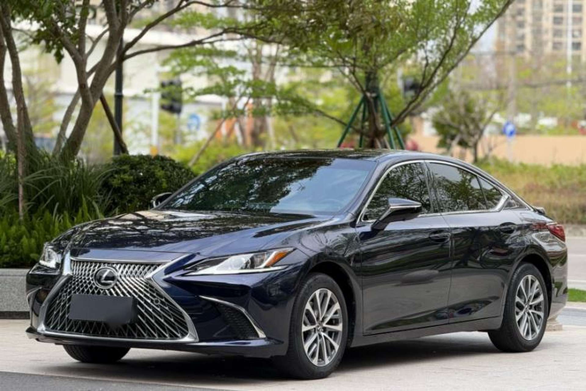 Used Lexus ES 2023 200 Excellence Edition Front Left 45 Deg